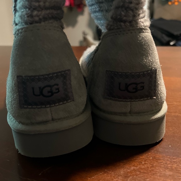 Gray Slouchy UGGS with accent buttons - Picture 4 of 7